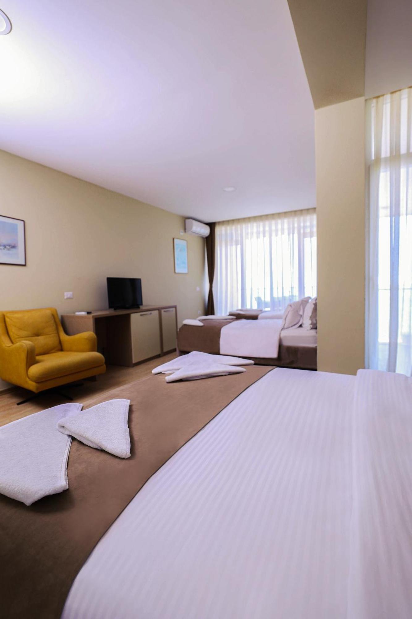 Hotel Frojd - Beach Front Resort Shengjin Ngoại thất bức ảnh