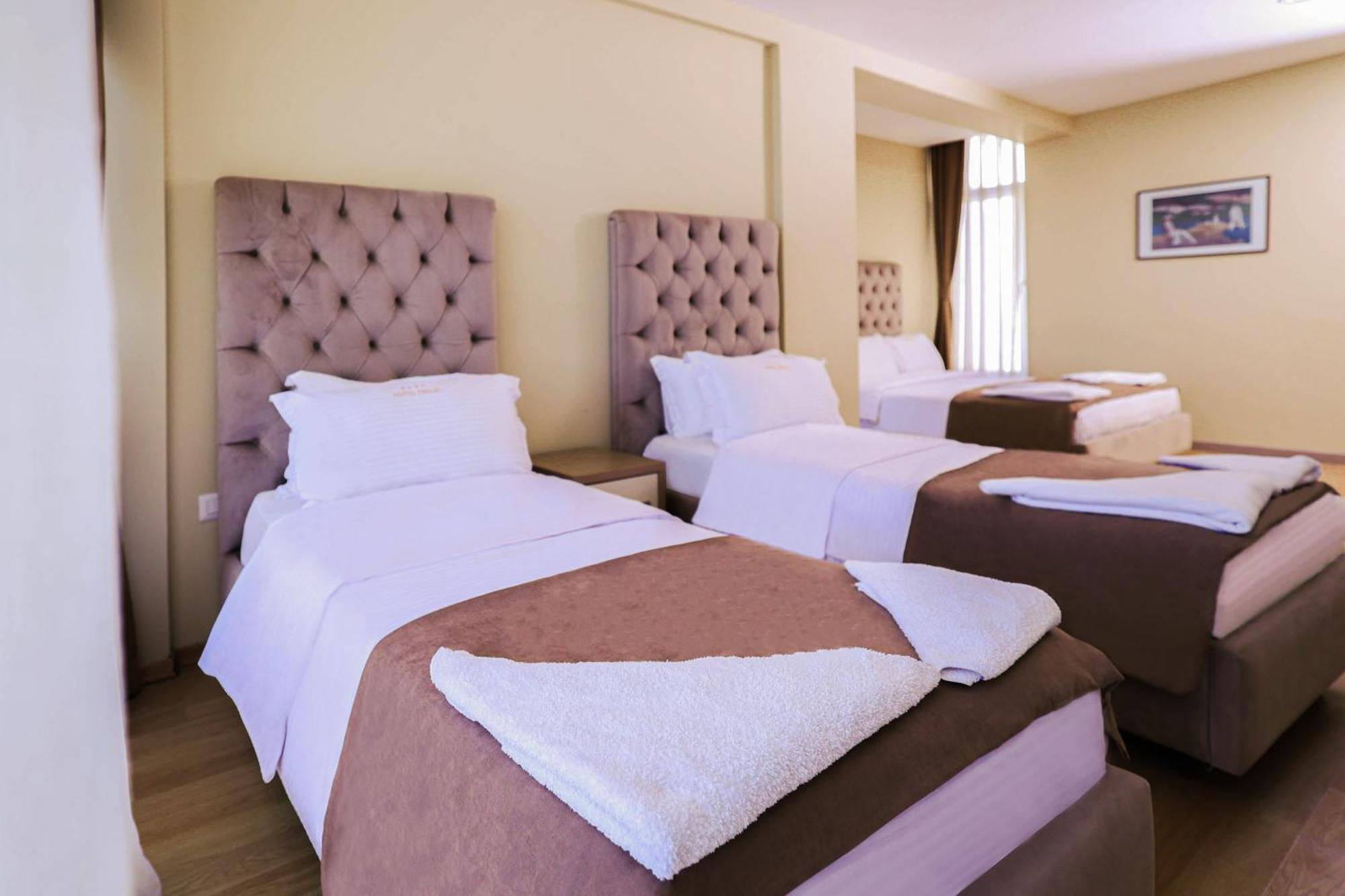 Hotel Frojd - Beach Front Resort Shengjin Ngoại thất bức ảnh