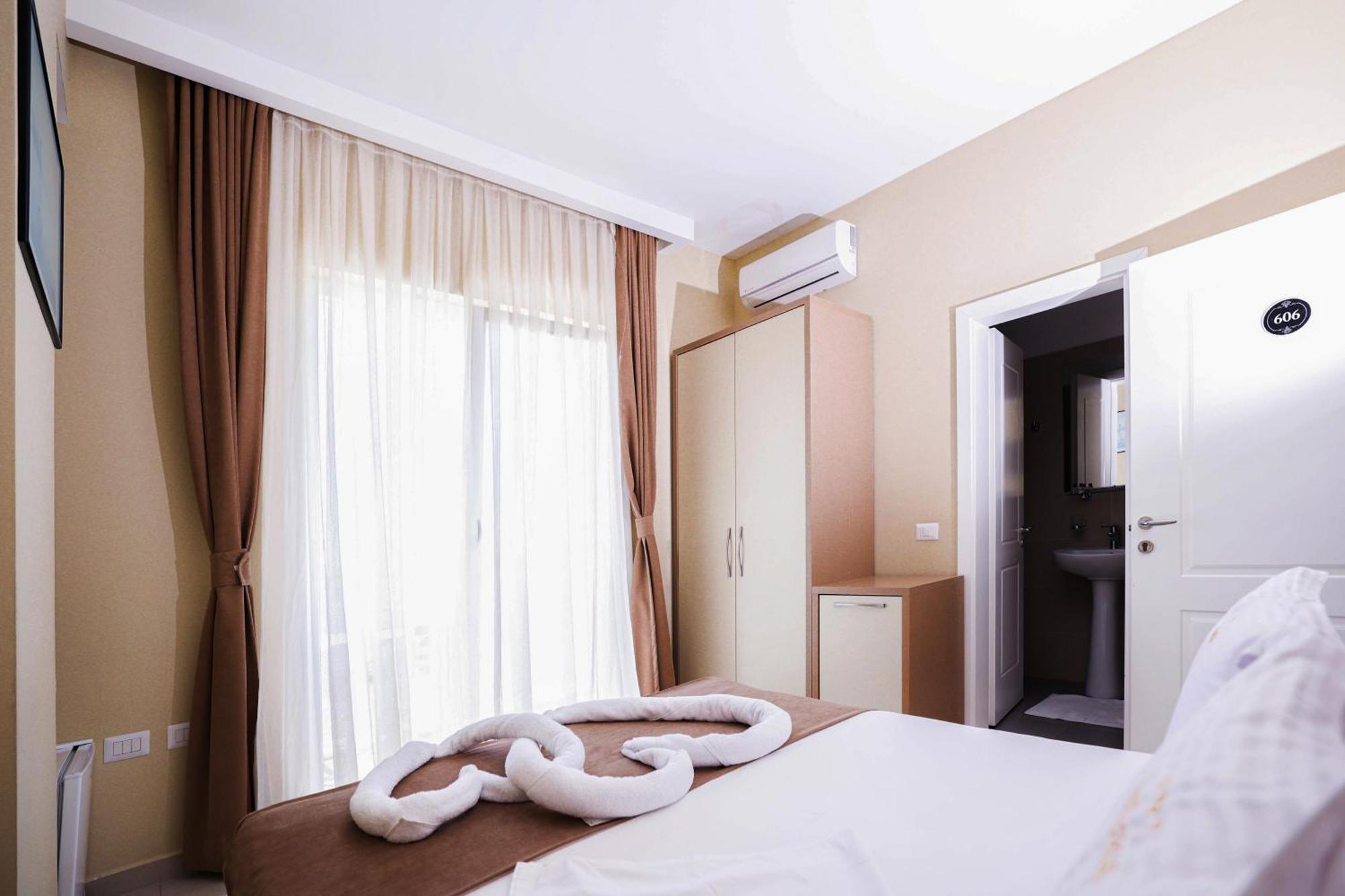 Hotel Frojd - Beach Front Resort Shengjin Ngoại thất bức ảnh